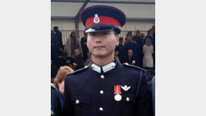 韓 육사생도, 英 왕립 사관학교 첫 졸업…여왕 “양국 잇는 인재”