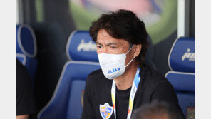 ‘결정적 실수’ 조현우 감싼 홍명보 감독 “실수 통해 배운다”