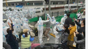 상하이, 아파트 11개동 격리시설 징발… 일부 부유층은 ‘특혜 탈출’