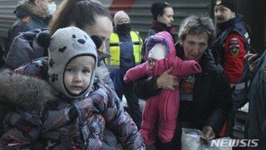 유엔난민기구 “러시아 침공 이후 우크라인 490만명 피난”