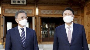 취임식 전날 靑 떠나는 文…고민정 “尹 잔인함 느껴져”