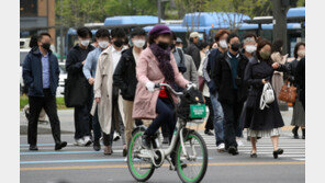 정부 “코로나 종식된 것 아냐…마스크 논의 다음 주부터”