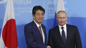 日아베 “푸틴, 우크라 결의 잘못 판단…자기 힘 과신한 결과”