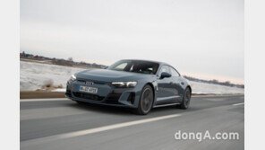 아우디 e-트론 GT 콰트로, ‘올해의 월드 퍼포먼스 카’ 등극