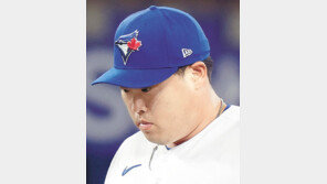 ‘구위 뚝’ 류현진, 역시 팔뚝 다쳤네