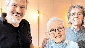 나치가 훔친 회중시계, 80년만에 주인 손주 품에