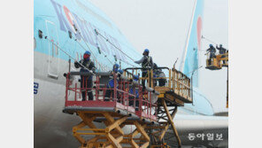 “해외여행길 활짝” 여객기 봄맞이 청소