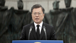 文 “민주주의 확장할 때 부당 권력으로부터 우리 지켜”… 4·19 기념메시지