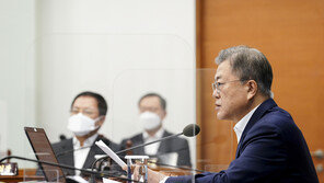 文대통령 “임기 내 일상회복 감개무량…정말 수고 많으셨다”