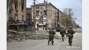 러, ‘우크라 침공 2차전’ 본격 개시…동부 3개 방어선 돌파 시도