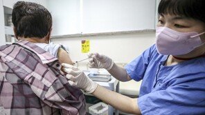 백신 계속 맞아야 하나…당국 “중증 예방에 여전히 효과”