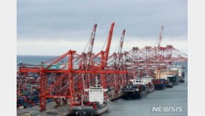 물가 치솟는데 성장세 주춤…한국 경제 감도는 ‘S의 공포’