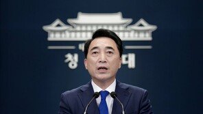 靑 “검수완박, 정치적 의도 없어…거부권 논할 때 아냐”