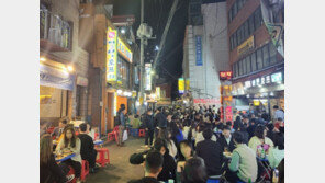 2년 만에 거리두기 해제에 유흥가 불야성…“밤새 마음껏 즐길 생각”