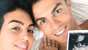 호날두 “쌍둥이 출산 중 아들 숨져… 가장 큰 고통”