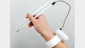 짠맛 내는 전기 젓가락…“저염식도 짭짤하게”