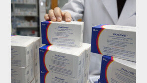 팍스로비드 처방 12세 이상으로 확대 검토…제2의 타미플루 될까