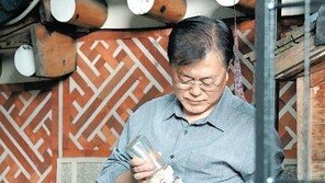 文대통령 “퇴임 후 현실정치 관여 안해…개·고양이 키우며 살 것”