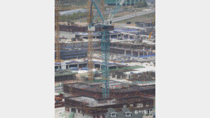 자재값 급등에 주택공사 중단 속출… “분양가 뛰고 공급 늦어질것” 