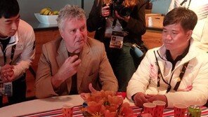 히딩크, 韓 상이군인 선수단 찾아 응원