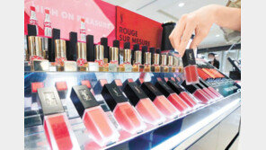 마스크에 가렸던 입술, 봄엔 새로 피어날까