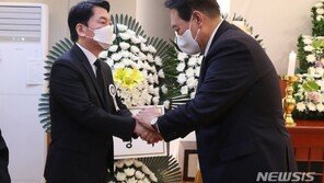 윤석열 당선인, 만찬 일정 취소하고 안철수 부친 빈소 조문 