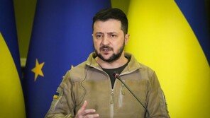 젤렌스키 “마리우폴 민간인 대피 위해 군포로 교환 준비돼 있어”