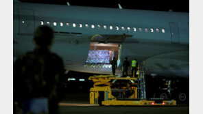 얀센 49만2000회분, 오후 국내 도착…4차 접종률 3.8%