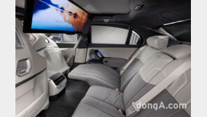 BMW, 일곱 번째 7시리즈 최초 공개…· 31.3인치 화면 구현