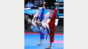 “포기 말라”…한국서 희망의 발차기 쏘아올린 우크라 선수들[청계천 옆 사진관]