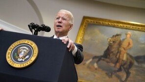 바이든, 8억 달러 우크라 추가 군사 지원…“러 선박 美 입항 금지”