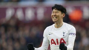 토트넘 콘테 감독 “손흥민은 환상적…더 많은 골 부탁”