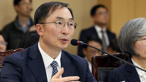 文대통령, 김필곤 선관위원 후보자 인사청문요청안 국회 제출