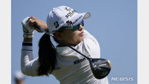 7언더파 몰아친 고진영…LA오픈 2R 공동 선두 도약