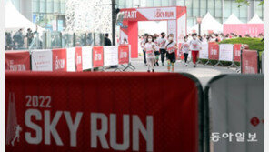 뛰어서 걸어서 123층까지![청계천 옆 사진관]