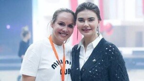 ‘스위스 도피설’ 푸틴 31세 연하 애인, 러시아 모스크바서 포착