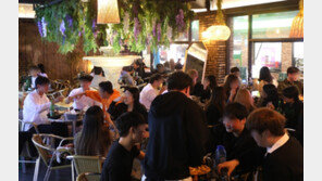 거리두기 해제 첫 주말 서면 밤거리…사장님들 2년 만에 웃었다