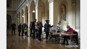 佛대선 결선, 4시간 투표율 26.4%…한국시간 새벽3시 출구조사 발표