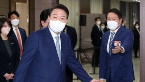 尹 당선인, SK바이오사이언스 방문…“백신 개발자 격려”