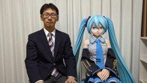 사람이 싫어 가상 캐릭터와 10년 연애 후 결혼한 일본 남성
