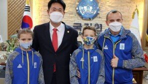 우크라이나 태권도 품새 선수단, 국기원 방문…“용기 갖는 계기”