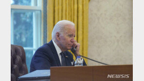 바이든, 마크롱 연임 성공에 “기분 좋다”…오늘 대화할 것“