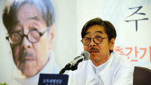 이외수 장남 “아버지, 밀린 잠 청하듯 평온하게 눈감아…가족들 모두 임종 지켜”