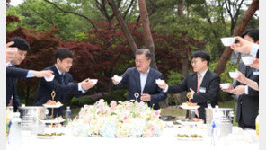 文 “중재안 잘된 합의… 검찰의 정치화가 문제” 