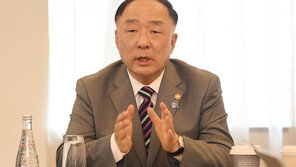 홍남기 “1분기 예상 뛰어넘는 성장세…내수부진은 아쉬워”