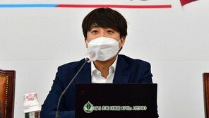 文 “尹당선 이상한 모양새” 발언에…이준석 “겸허해야”