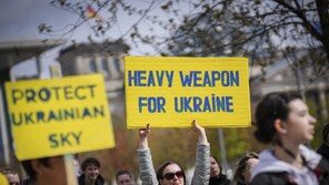 우크라에 중화기 지원 꺼리는 독일…“숄츠 총리는 안티히어로” 원성