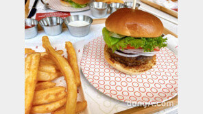 매장 안에 스마트팜이…강남에 뜬 ‘오바마 버거’ 굿스터프이터리