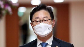 박범계 “특정인 사면 지침 받거나 검토한 적 없어”
