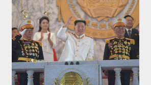 ‘좌천’ 리병철-‘北 군서열 1위’ 박정천, 열병식서 화려한 복귀